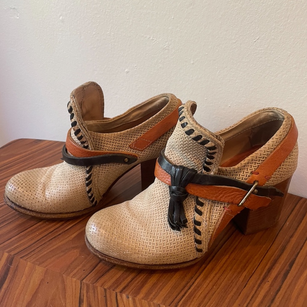 AS98 Tan and black ankle booties